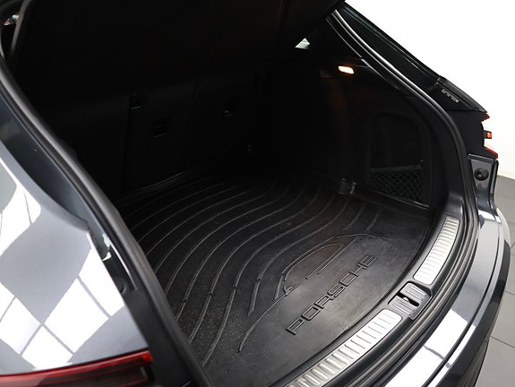 Porsche Macan S 27 of 27