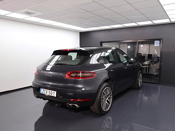 Porsche Macan S 7 of 27