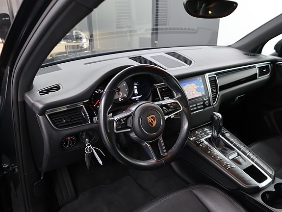 Porsche Macan S 15 of 27