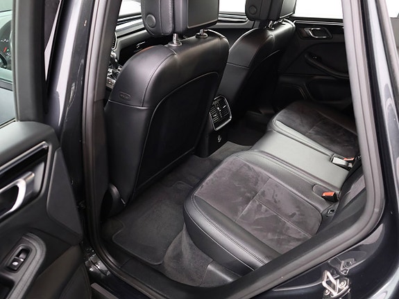 Porsche Macan S 25 of 27