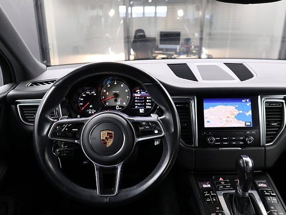 Porsche Macan S 18 of 27