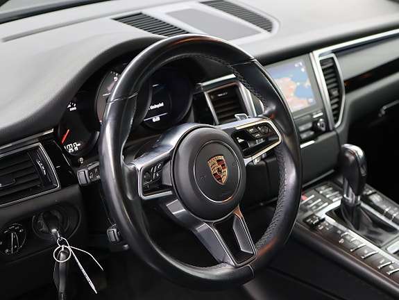 Porsche Macan S 16 of 27