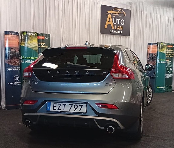 Volvo V40 2 of 5