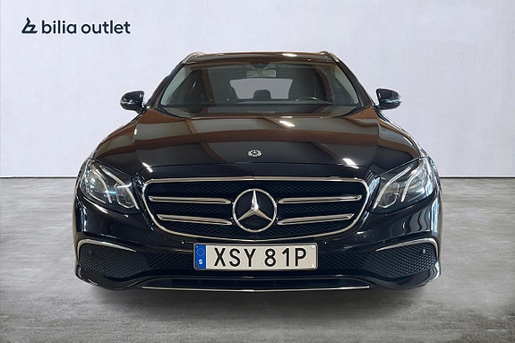 Mercedes-Benz E200 4 of 5