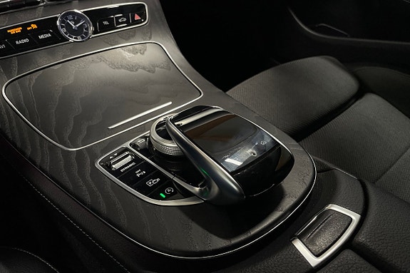 Mercedes-Benz E200 21 of 28