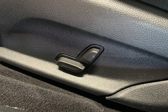 Mercedes-Benz E200 23 of 28