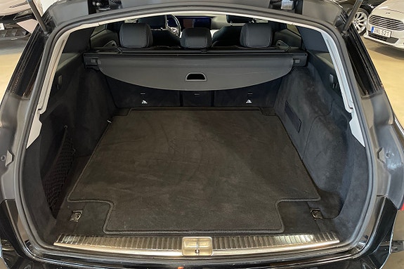 Mercedes-Benz E200 25 of 28