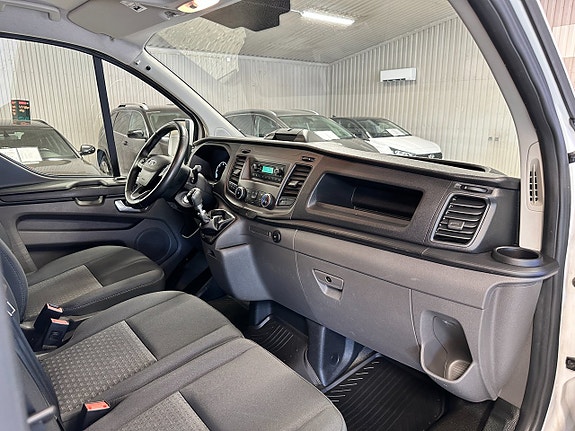 Ford Transit Custom 21 of 24