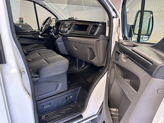 Ford Transit Custom 23 of 24