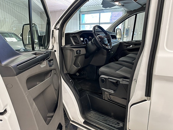 Ford Transit Custom 11 of 24