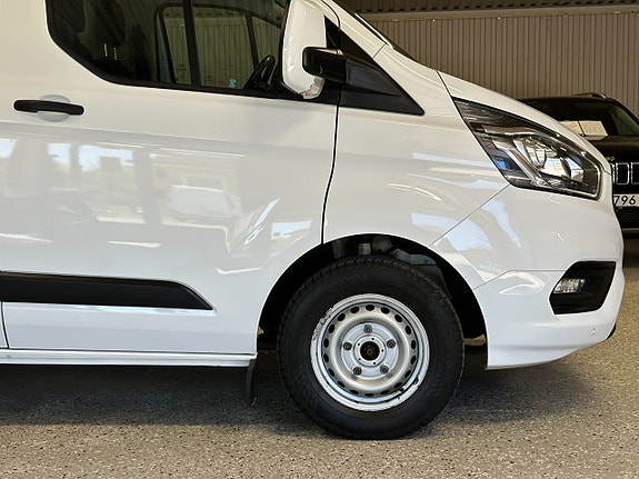 Ford Transit Custom 24 of 24