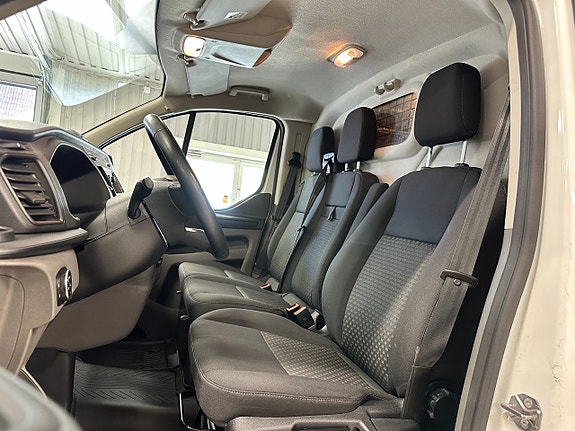 Ford Transit Custom 12 of 24