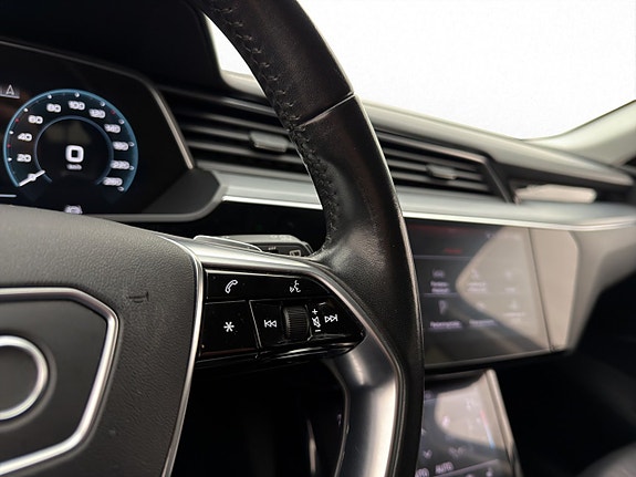 Audi e-tron 16 of 30