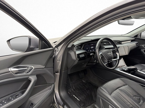 Audi e-tron 10 of 30