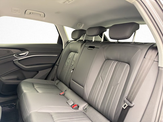 Audi e-tron 27 of 30