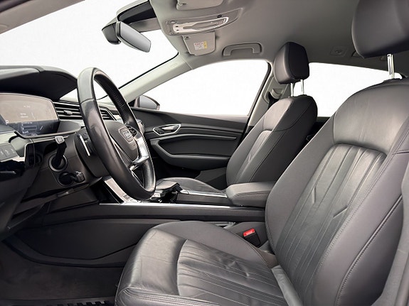 Audi e-tron 11 of 30