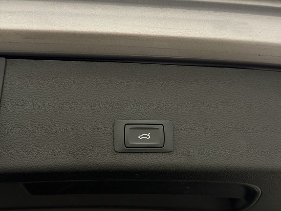 Audi e-tron 29 of 30
