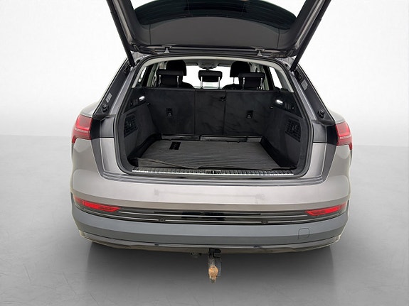 Audi e-tron 28 of 30