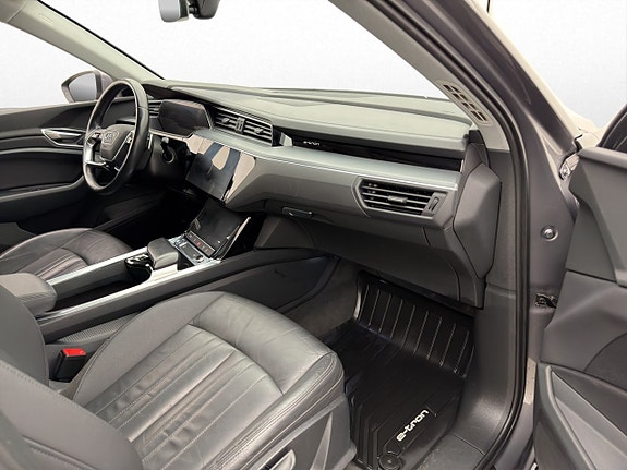 Audi e-tron 26 of 30