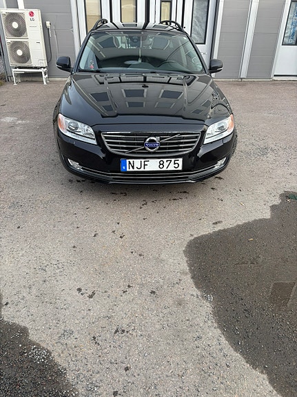 Volvo V70 3 of 6