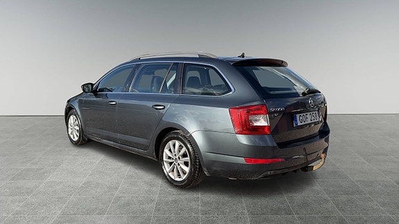 Skoda Octavia 2 of 5