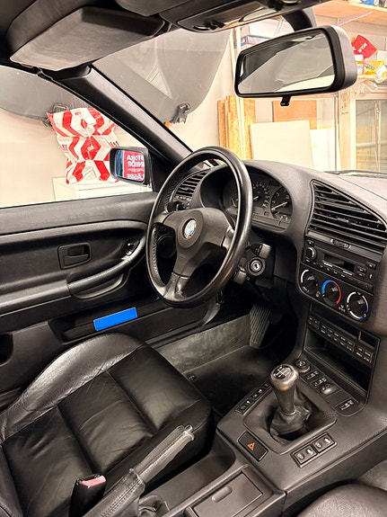 BMW 325i 5 of 5