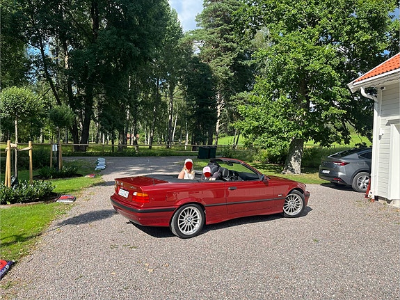BMW 325i 3 of 5