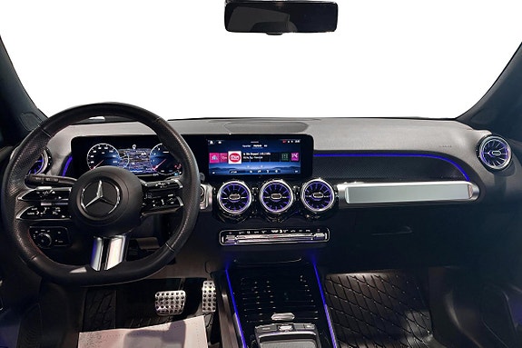 Mercedes-Benz GLB200 9 of 19