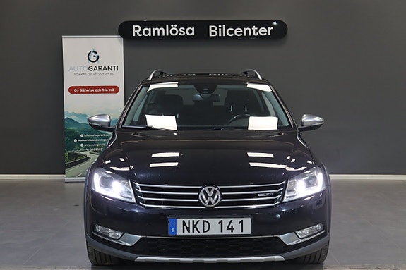 Volkswagen Passat Alltrack 2 of 5