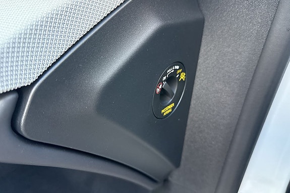 Polestar 4 15 of 18
