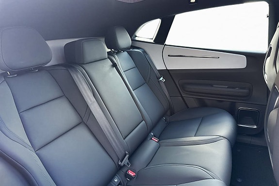 Polestar 4 14 of 18