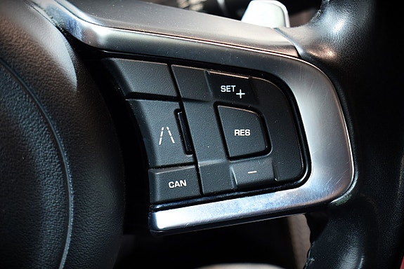 Jaguar F-PACE 13 of 29