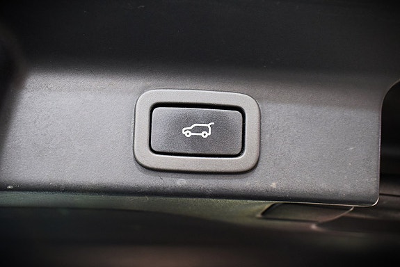 Jaguar F-PACE 29 of 29