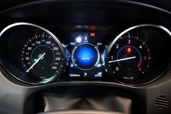 Jaguar F-PACE 11 of 29