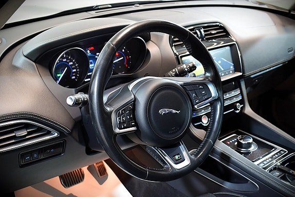 Jaguar F-PACE 9 of 29