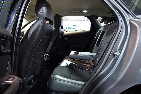 Jaguar F-PACE 26 of 29