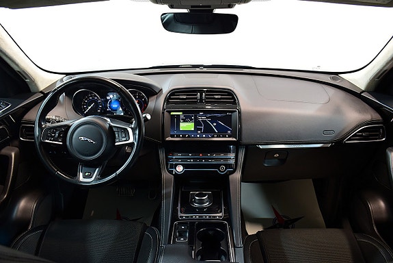 Jaguar F-PACE 16 of 29