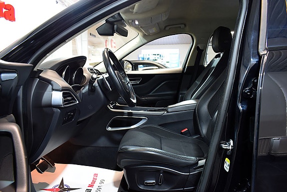 Jaguar F-PACE 7 of 29