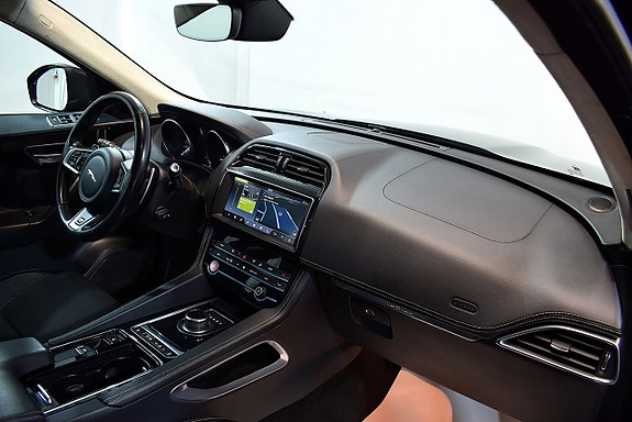 Jaguar F-PACE 22 of 29