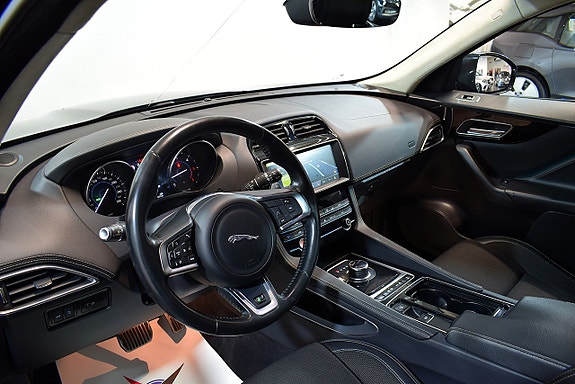 Jaguar F-PACE 8 of 29