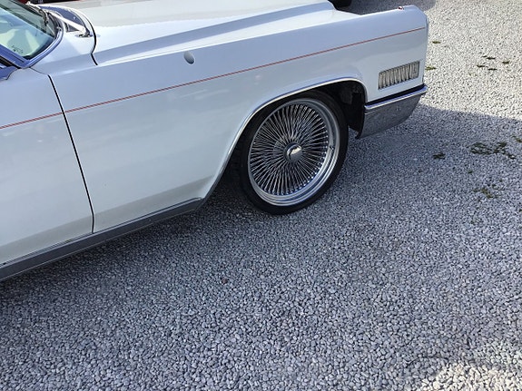 Cadillac Deville 14 of 30