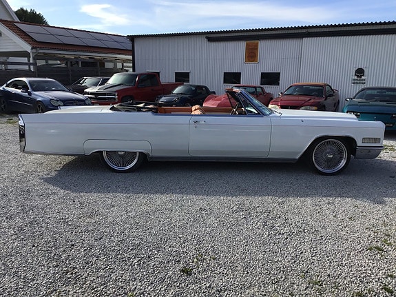 Cadillac Deville 23 of 30