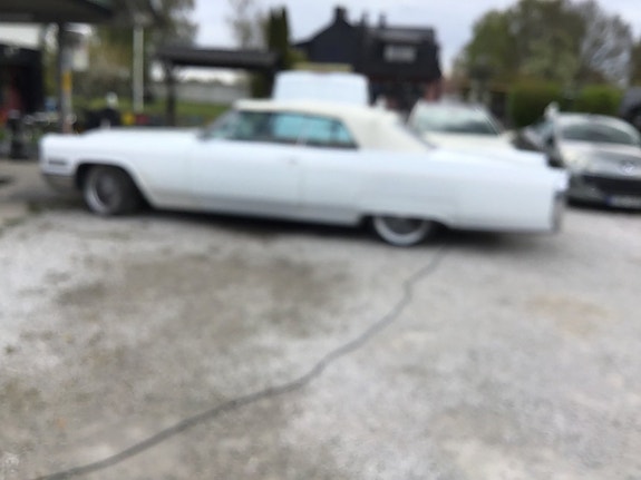 Cadillac Deville 28 of 30