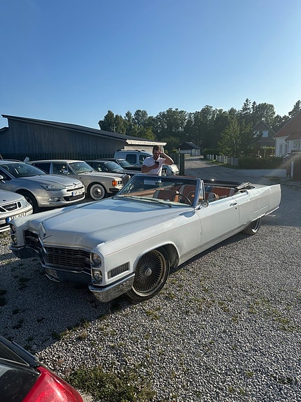 Cadillac Deville 4 of 30