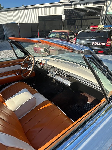 Cadillac Deville 2 of 30