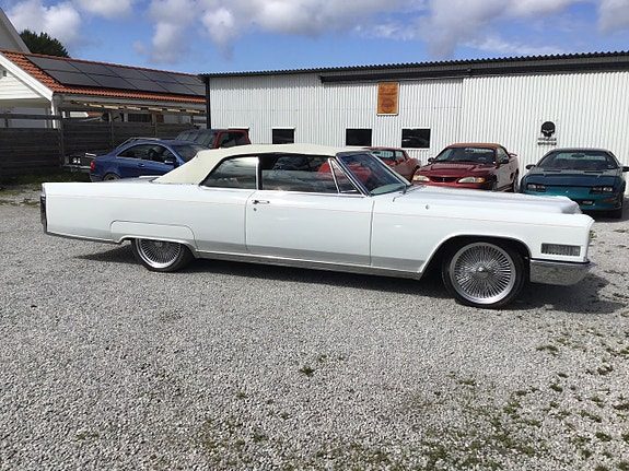 Cadillac Deville 8 of 30