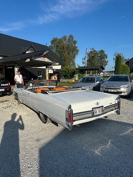 Cadillac Deville 6 of 30