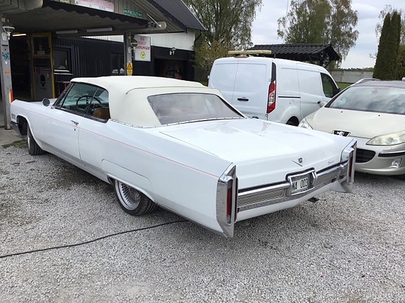 Cadillac Deville 27 of 30