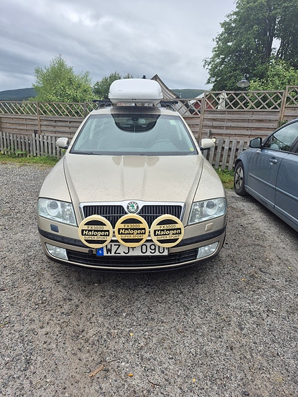 Skoda Octavia 2 of 8