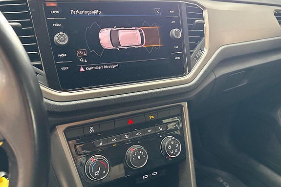 Volkswagen T-Roc 14 of 16